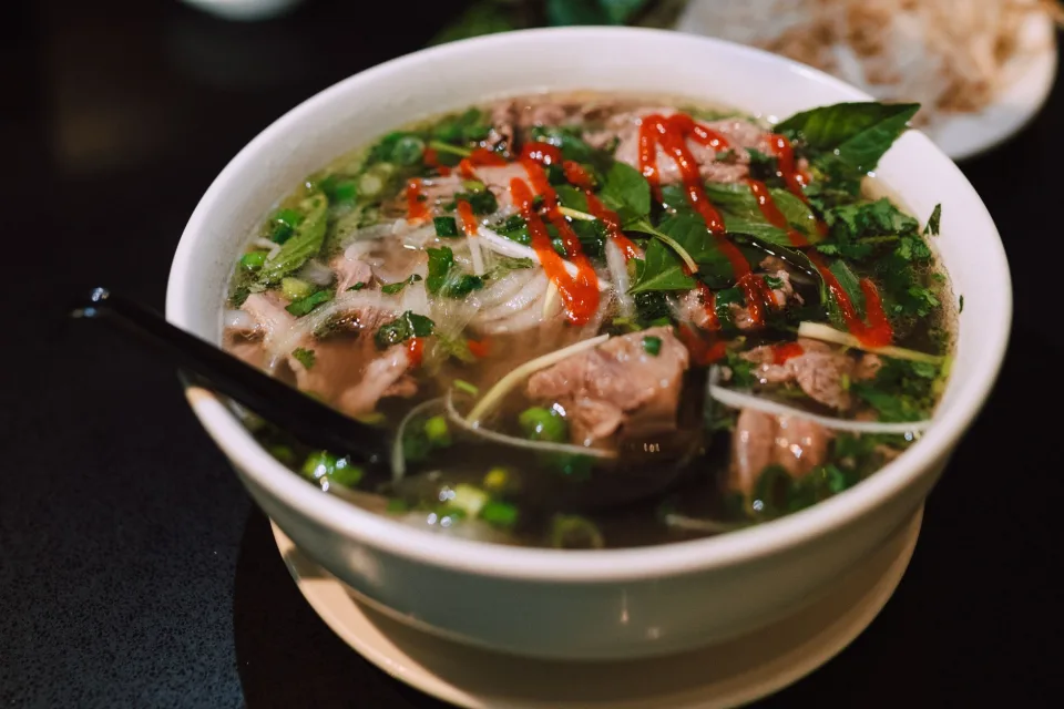 Không gian quán buổi tối